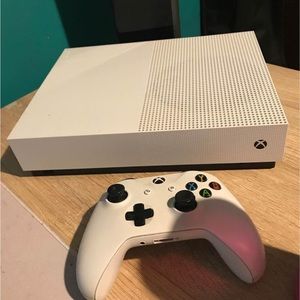 Like new Xbox one s 1tb with power cord and controller